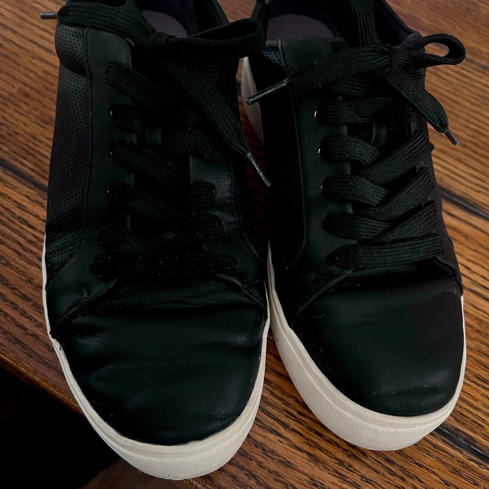 Dr. Sholl’s great comfy shoes lots of live left
